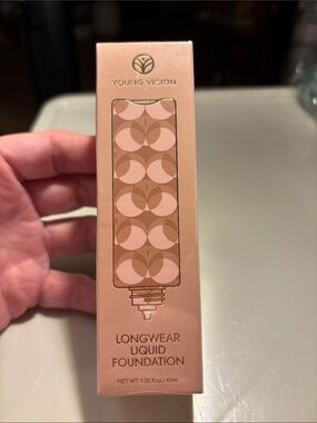 Longwear Liquid Foundation - Warm Beige